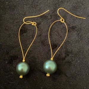 Grey/blue pearl earrings